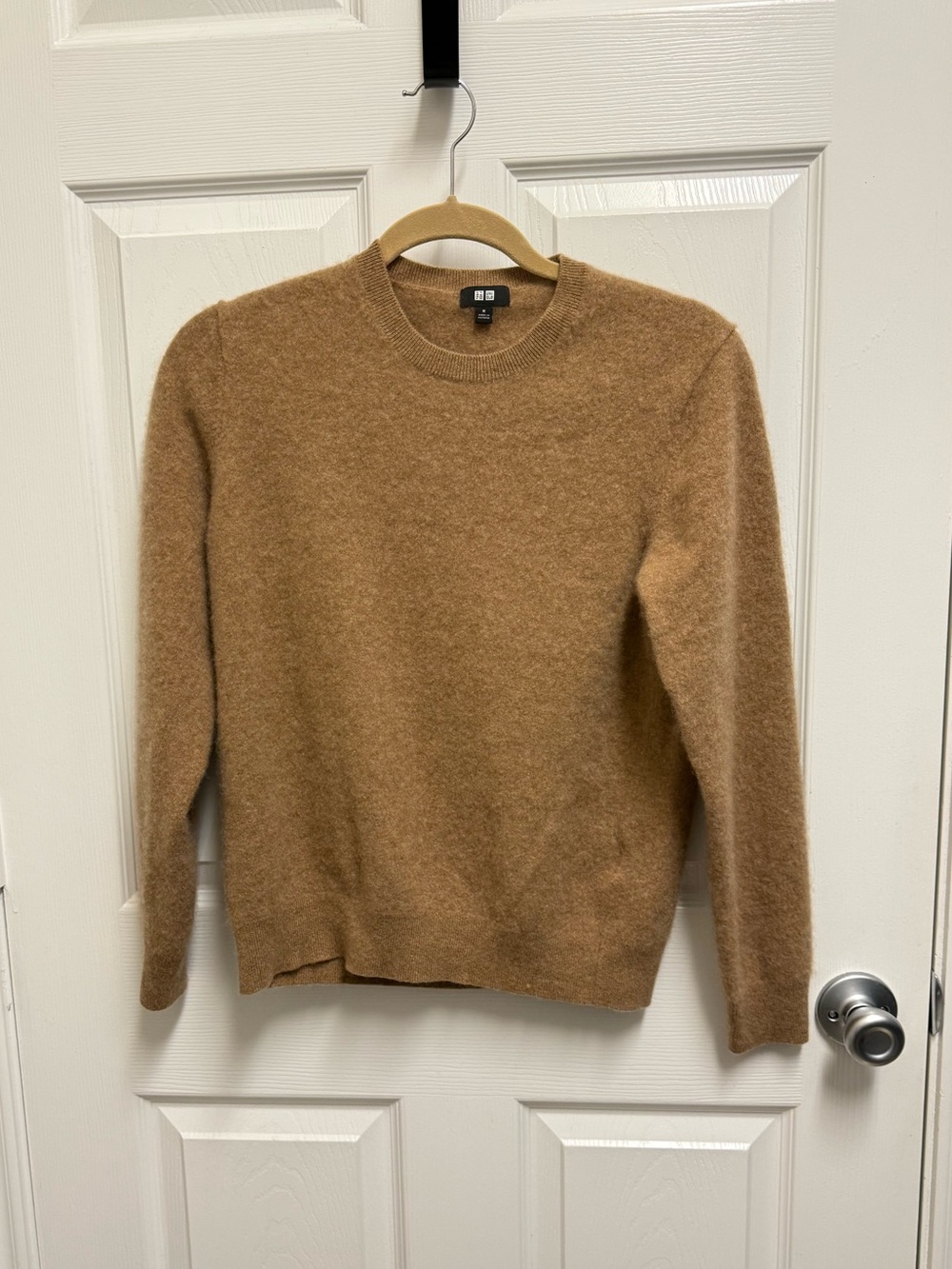 UNIQLO Cashmere Crewneck Sweater